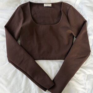 NWOT Aritzia Babaton Long Sleeve Sculpt Knit Top